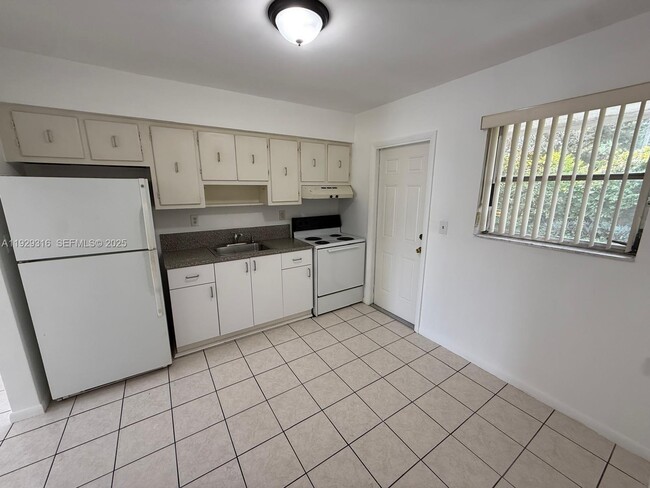 Foto del edificio - 6600 SW 84th St