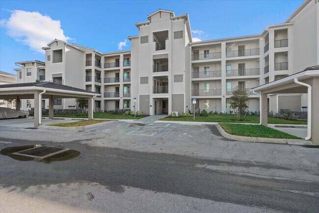 Building Photo - "Wellen Park G&CC - 2/2 unit on 3rd floor"