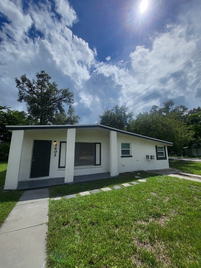 Building Photo - 2402 Dora St