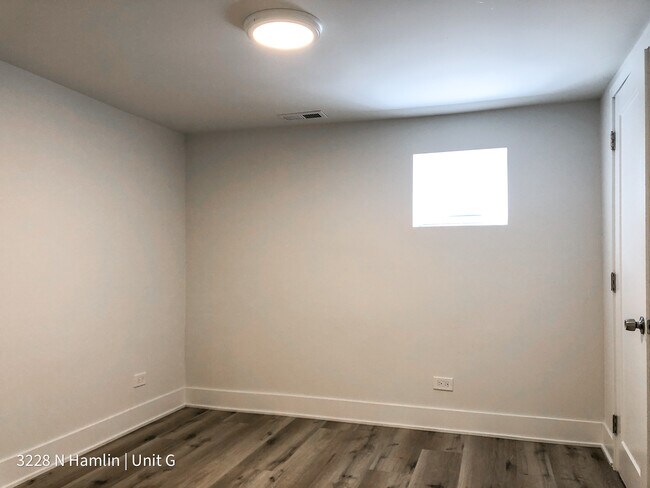 Foto del edificio - 3228 N Hamlin Ave