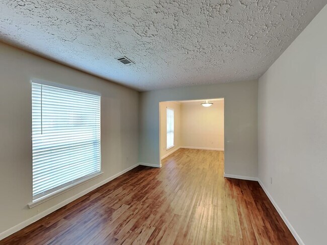 Building Photo - 9602 Rannock Way