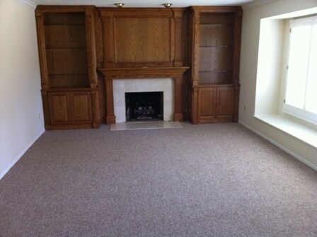 Foto del edificio - Newbury Park 4+2.5 w/family rm, 2 fireplaces, cul-de-sac! (729 La Grange)