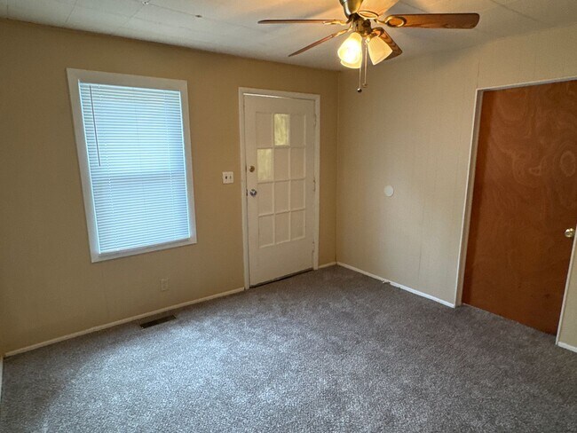 Foto del edificio - 2 Bedroom House!  $750!!!