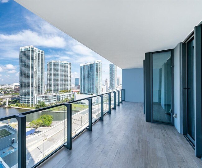 Foto del edificio - 68 SE 6th St
