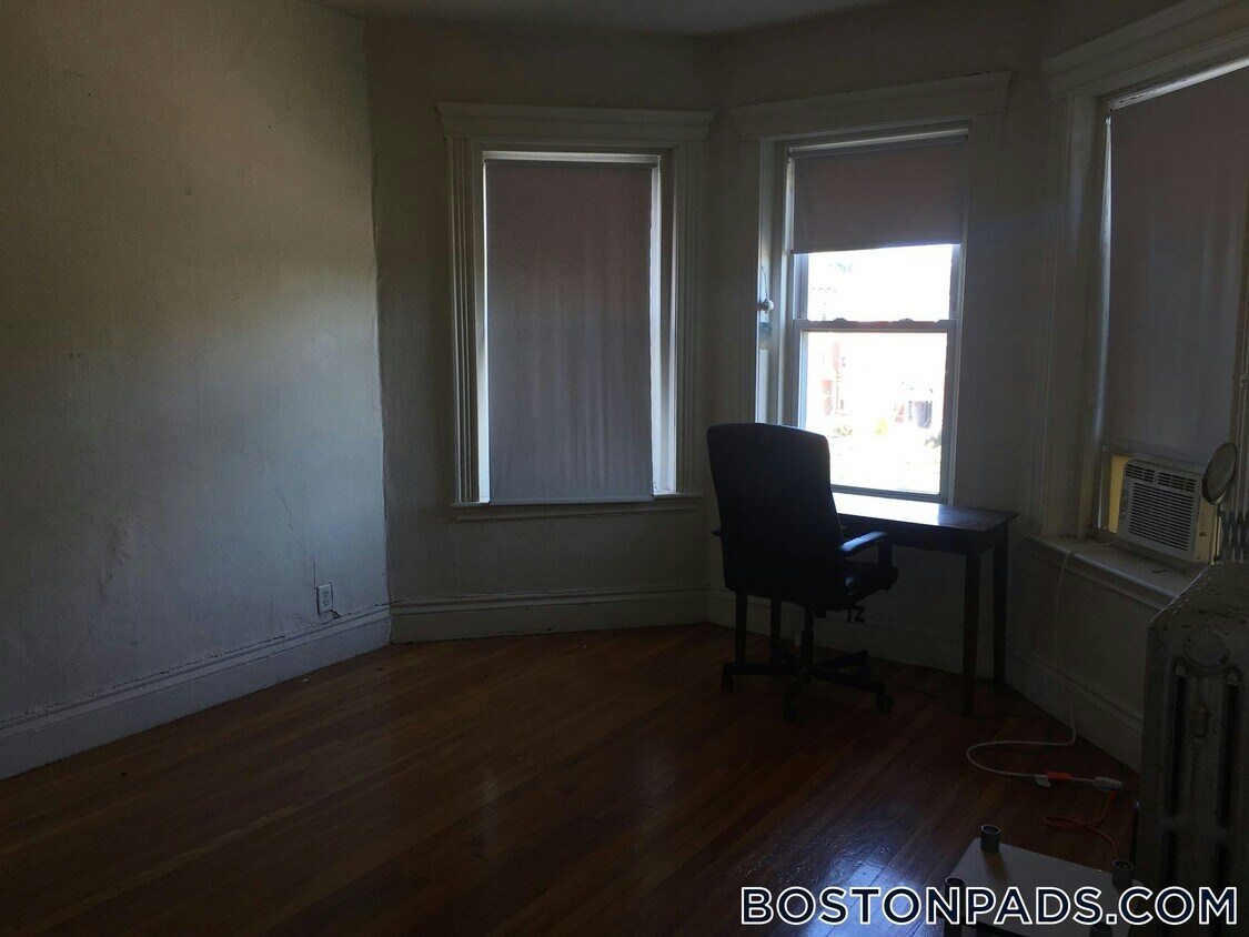Primary Photo - 1350 Commonwealth Avenue