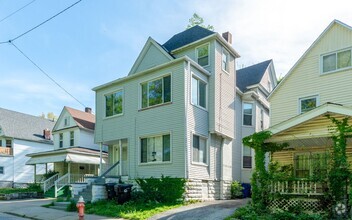 Building Photo - 1261 E 99th St