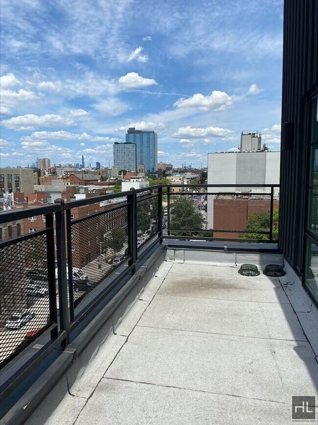 Foto del edificio - ROGERS AVENUE