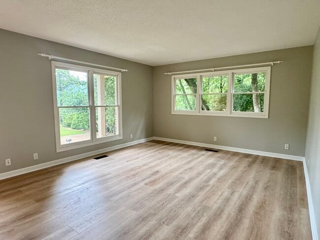 Foto del edificio - 1443 Palisades Rd