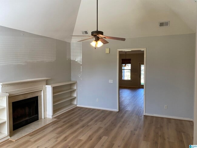 Foto del edificio - 2118 Adkins Pl