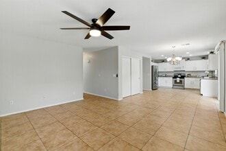 Building Photo - 11546 W Schleifer Dr