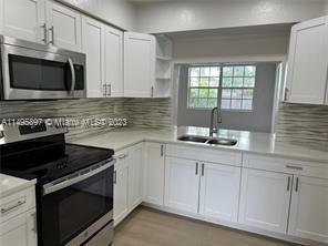 Building Photo - 3 br, 2 bath House - 8730 Taft St