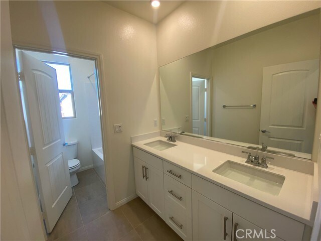 Building Photo - 1442 Laurelwood Dr