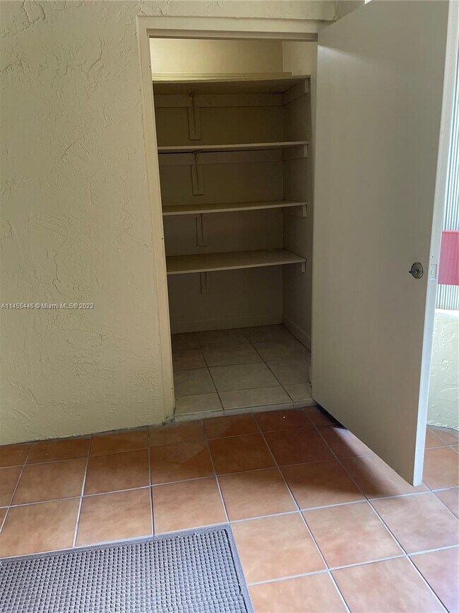 Foto del edificio - 8850 SW 123rd Ct