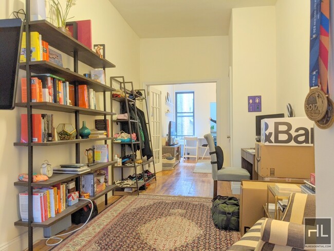 Building Photo - Beautiful Lenox Hill Convertible One Bedroom