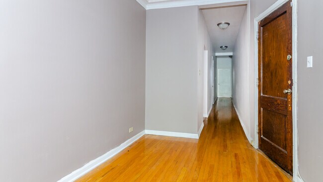 Foto del edificio - 6838 S South Shore Dr