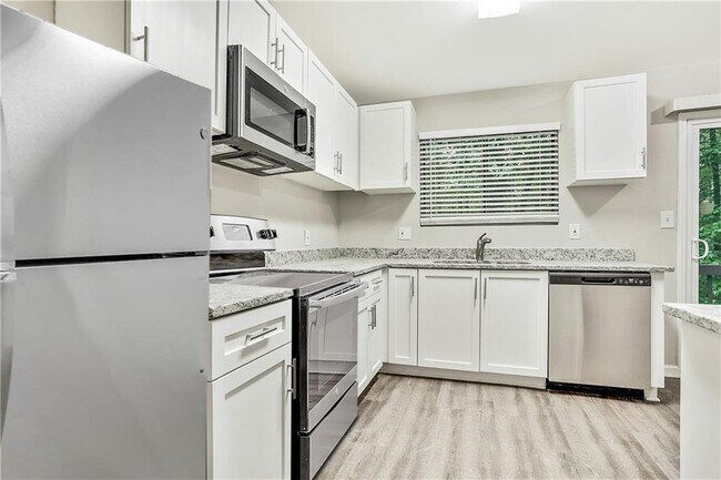 Foto del edificio - 4645 Hairston Crossing Pl