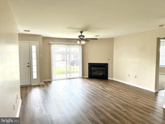 Foto del edificio - 221 Sparrow Rd