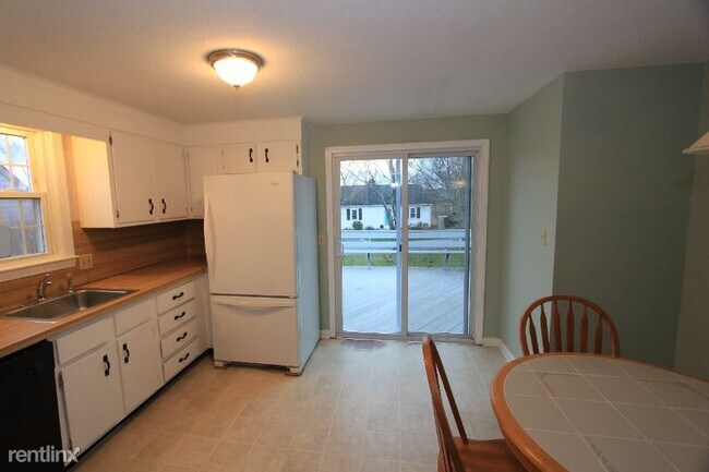 Building Photo - 2 br, 1 bath House - 54 Dillingham Ave