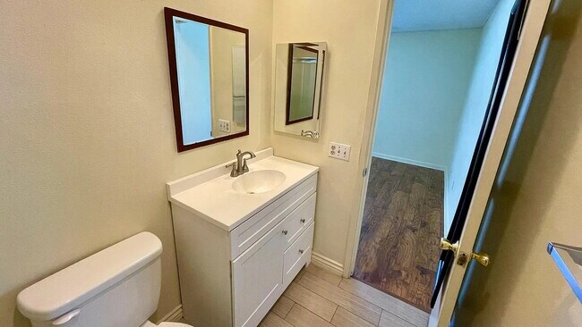 Foto del edificio - Comfy Living Space: Move right in and enjo...