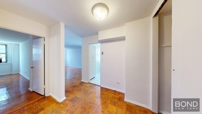 Building Photo - 240 E 35th St