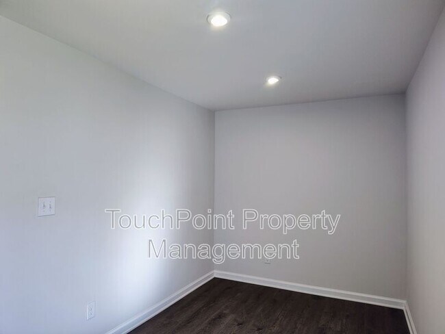 Foto del edificio - 8031 Sinnet Pl