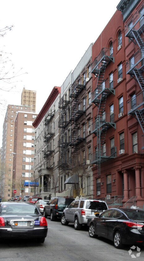 Building Photo - 17 W 103rd St
