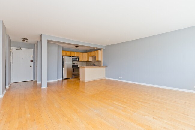 Foto del edificio - 1360 N Sandburg Ter