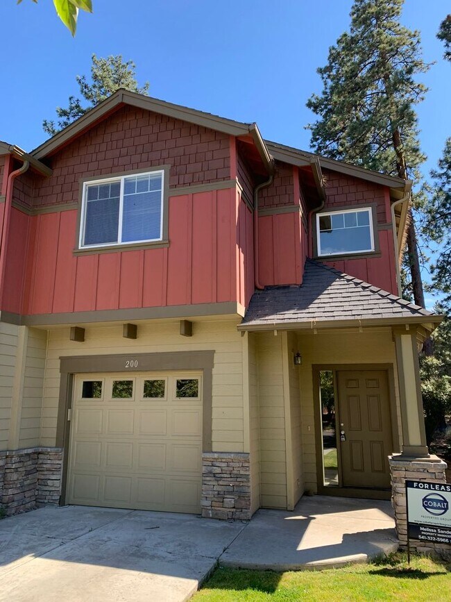 Building Photo - 411 SW Garfield Ave