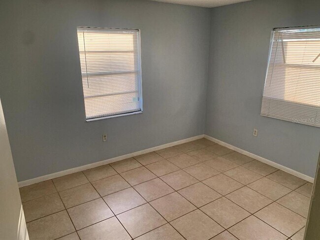 Foto del edificio - 6035 Crafton Dr