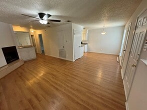 Building Photo - 7000 Oak Meadow Cir