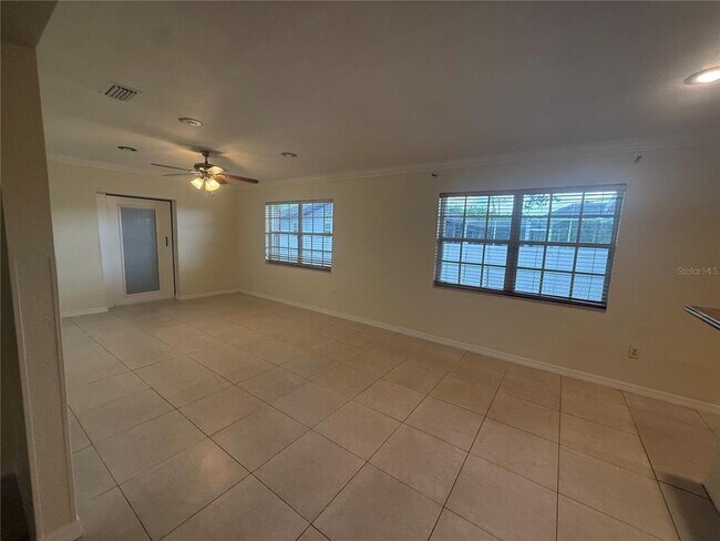 Foto del edificio - 440 W Tarpon Blvd NW