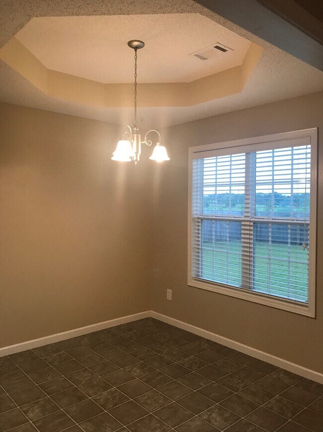 Foto del edificio - 125 Gage Dr