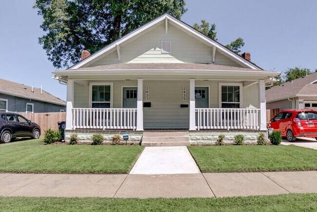 Foto del edificio - 1/1 Duplex Near TU With Large Fenced Yard!