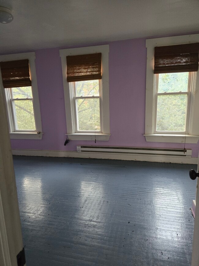 Building Photo - 502 W Chestnut St