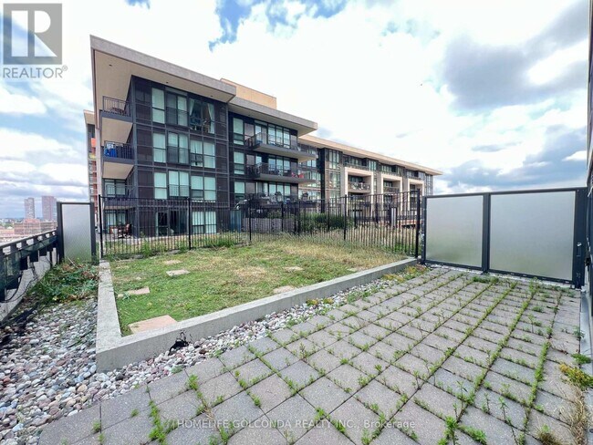Building Photo - 830 Lawrence Ave W