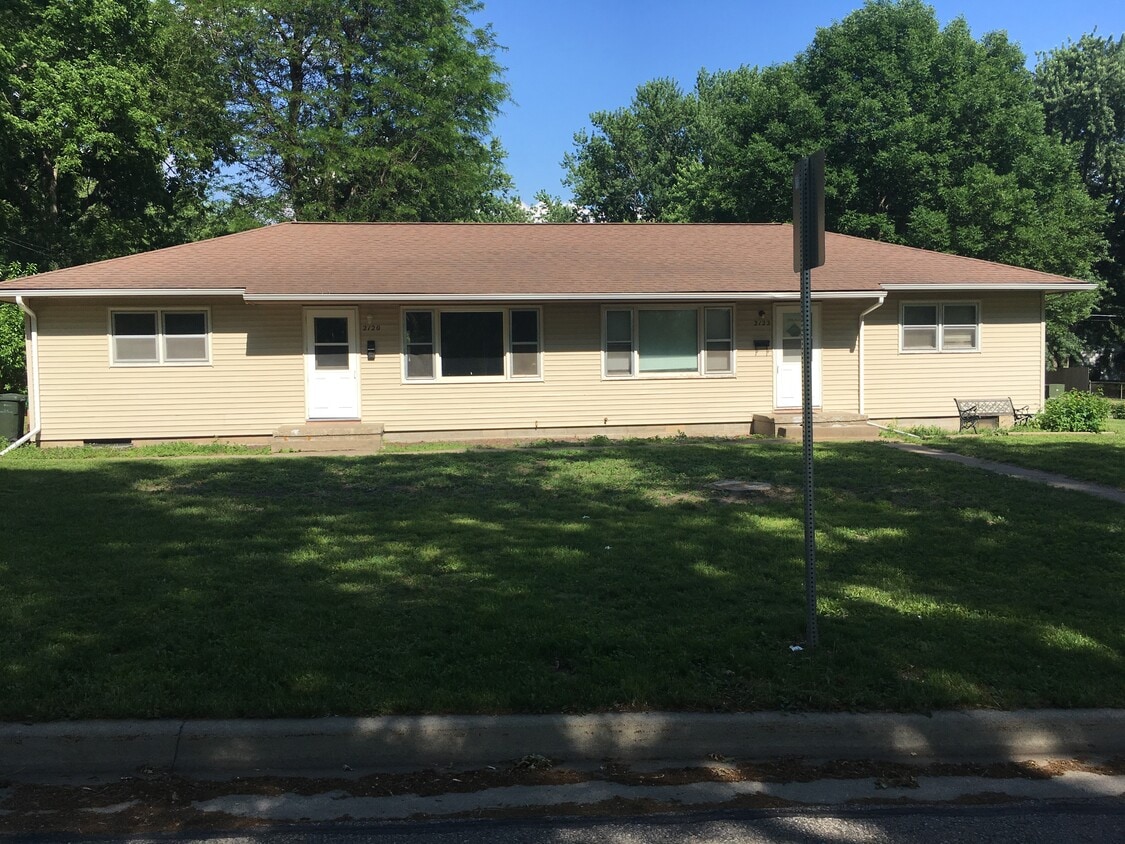 2120 Virgil St Unit 2120, Cedar Falls, IA 50613 Apartments in Cedar