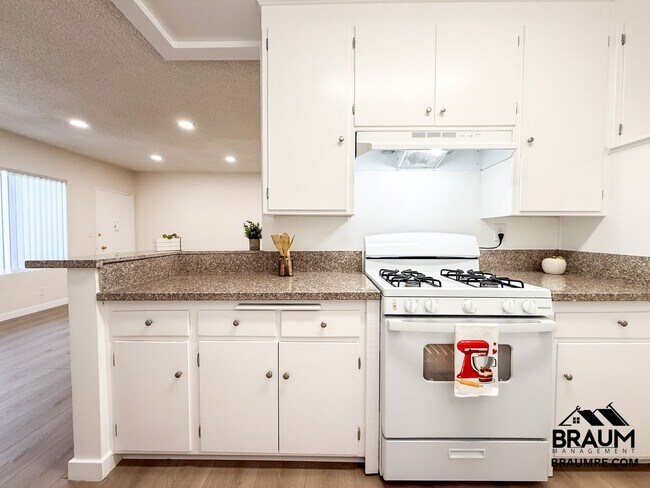 Foto del edificio - 6041 Whitsett Ave