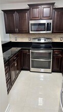 Building Photo - 6225 SW Kendale Lakes Cir
