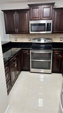 Building Photo - 6225 SW Kendale Lakes Cir