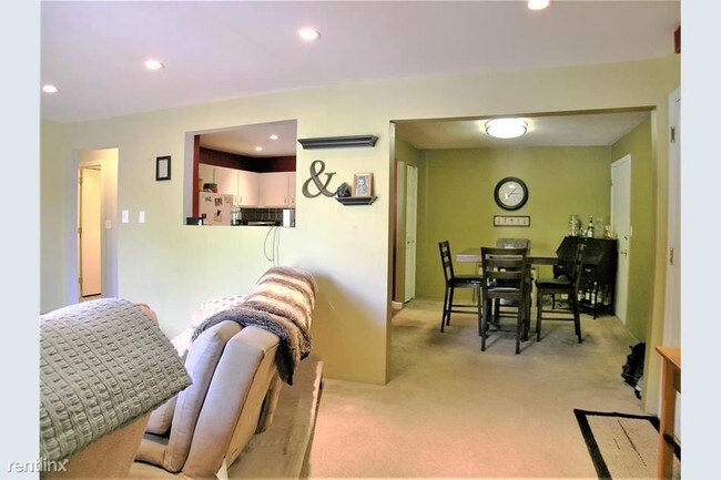 Foto del edificio - 121 English Village Rd