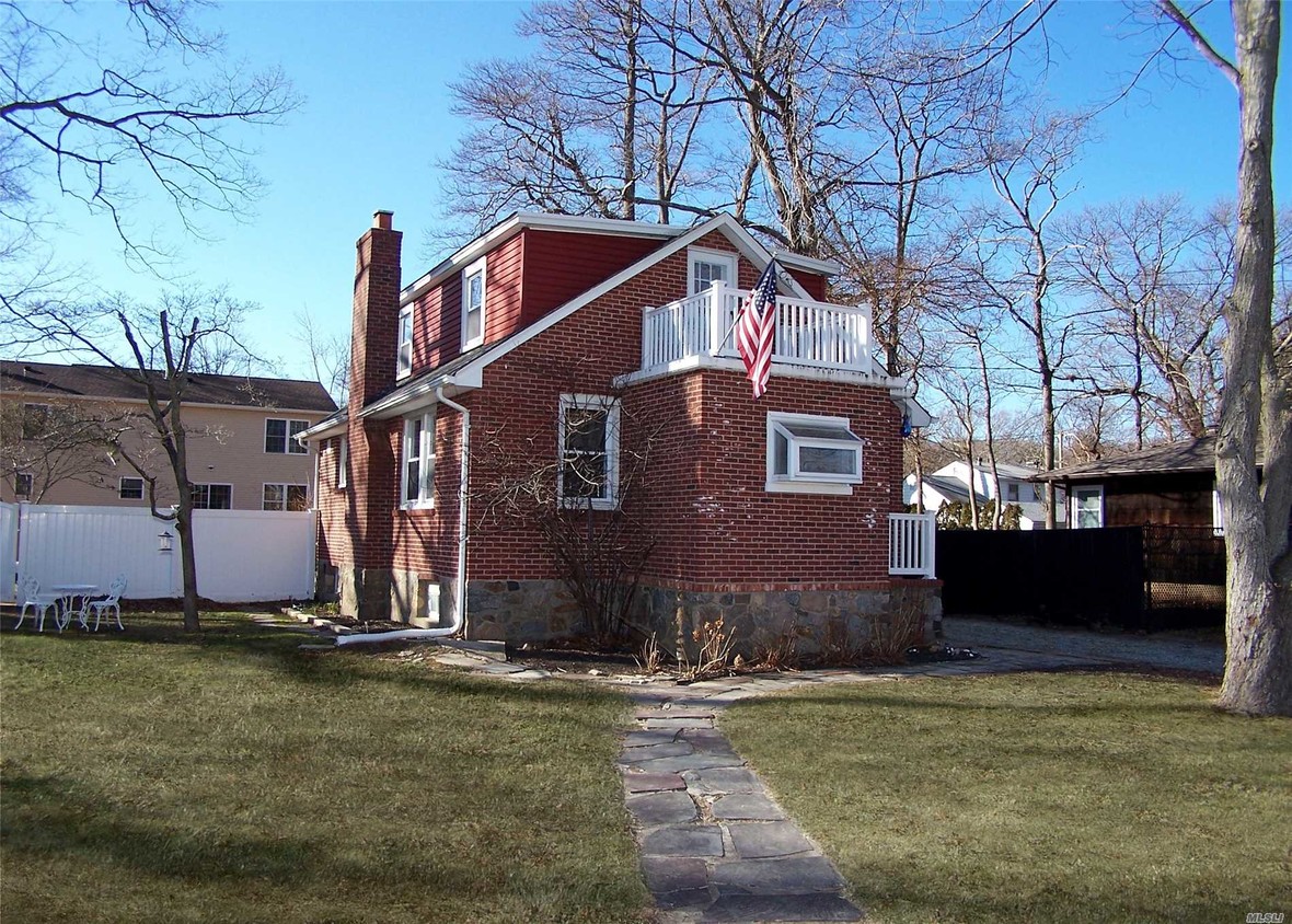 Primary Photo - 36 Columbine Rd