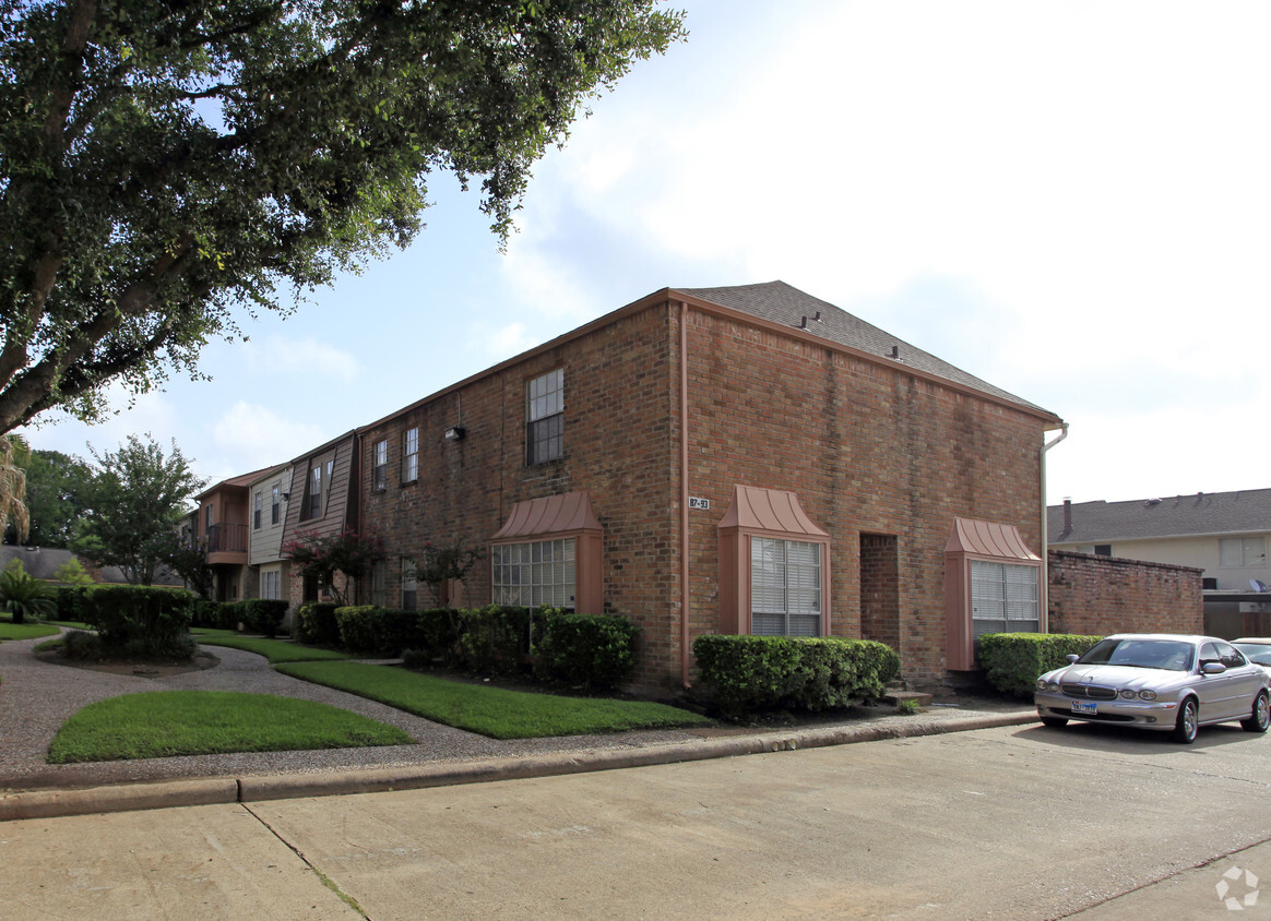 Building Photo - Bellfort Place Townhomes