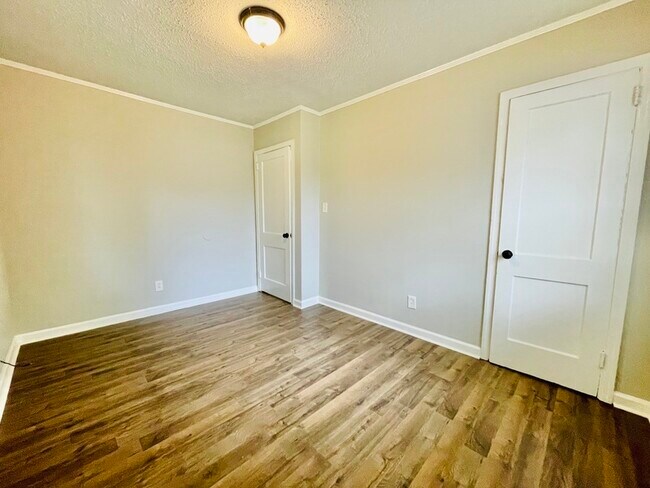 Building Photo - 2115 Double Oaks Rd