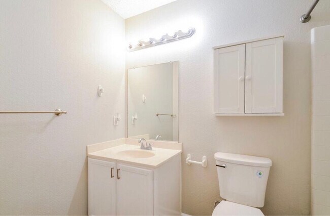 Foto del edificio - 2604 Mitchell Ln