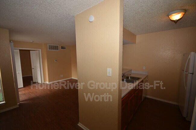 Foto del edificio - 9813 Walnut St