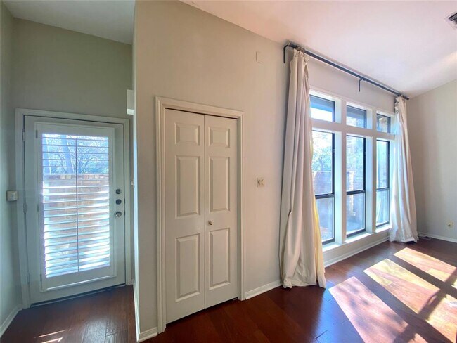 Foto del edificio - 2500 Quarry Rd