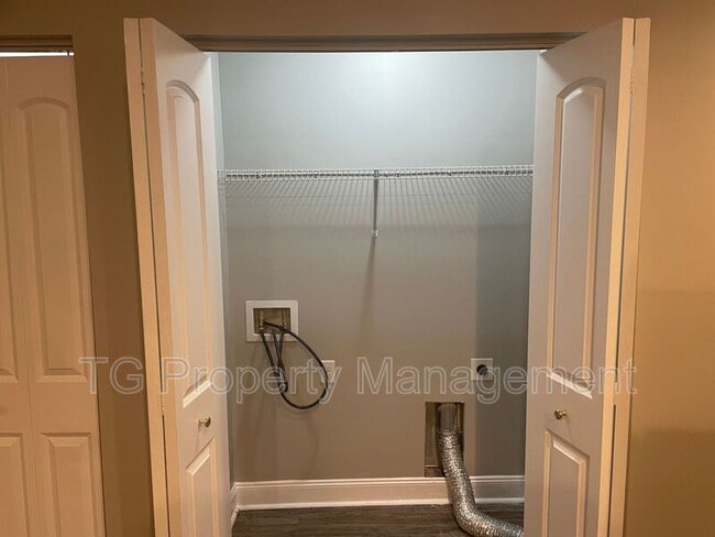 Building Photo - 5309 Oaktrail Ln