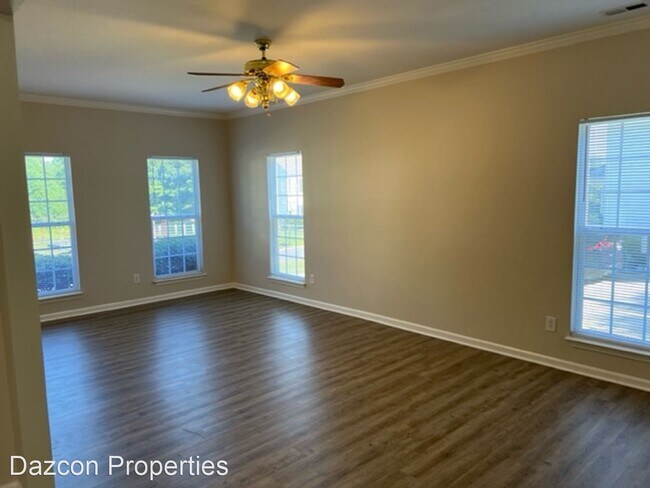 Building Photo - 4 br, 2.5 bath House - 748 Georgie Street