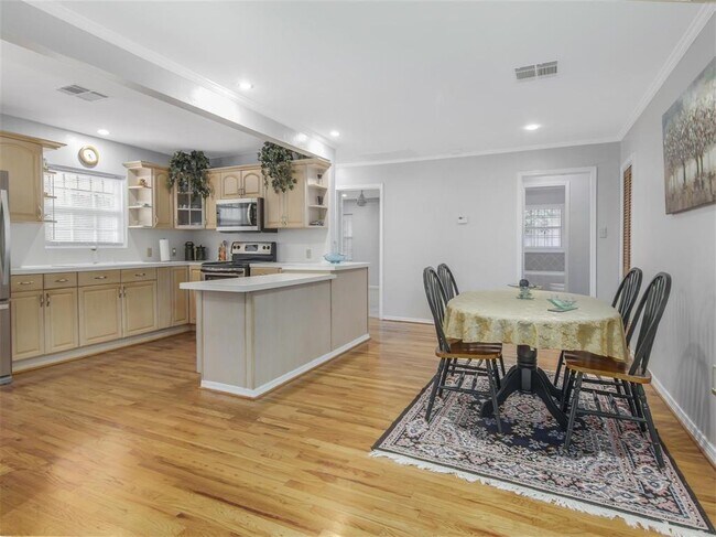 Foto del edificio - 5830 Vena Dr