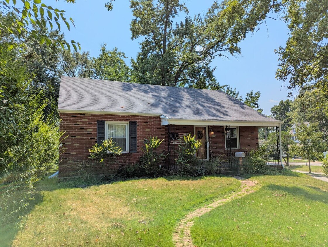Foto principal - 8638 Henrietta Ave